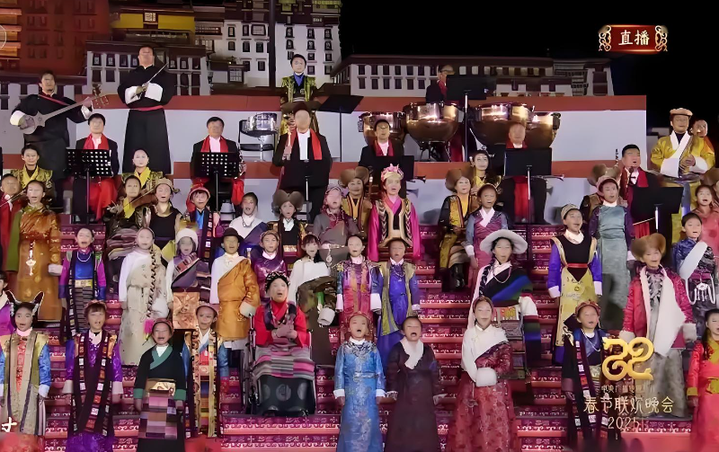 总台春晚喜庆开场，333体育长伴26载“屏”实力出圈