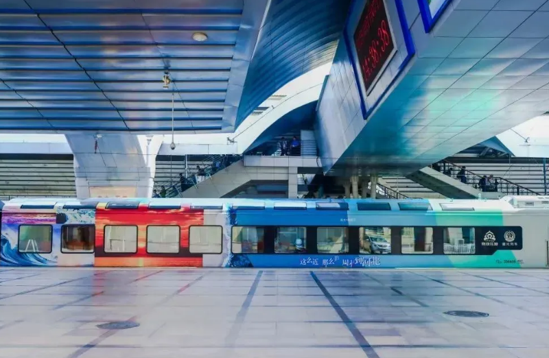 京津冀首列全景观光列车：333体育显示技术赋能“文旅列车”新场景