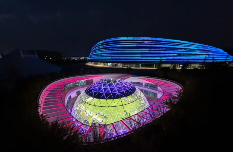 全球首个，正式启用！333体育LED炫彩点亮“熊猫眼”